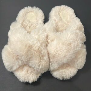 Size 2/3 slippers ivory color